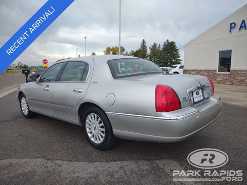 Used 2004 Lincoln Town Car Signature image 3