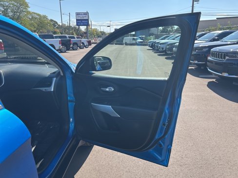 Used 2017 Jeep Cherokee Trailhawk w/ Cold Weather Group image 16