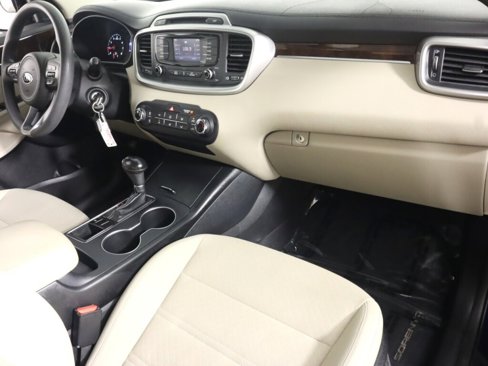 Used 2017 Kia Sorento LX image 32