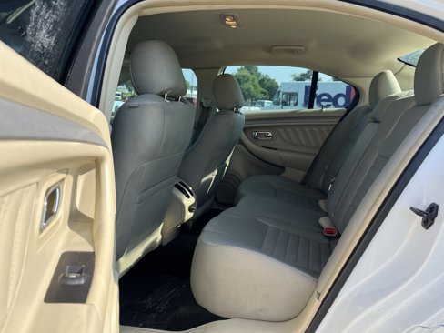 Used 2018 Ford Taurus SE image 7