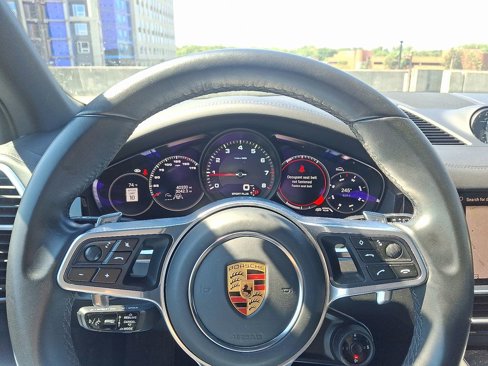 Certified 2023 Porsche Cayenne Platinum Edition image 21