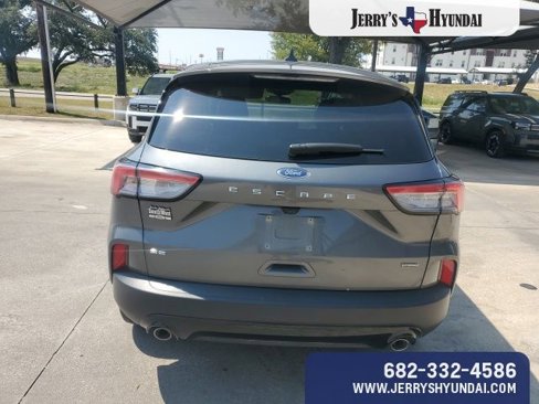 Used 2022 Ford Escape SE w/ SE Sport Appearance Package image 4