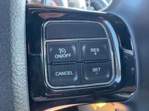 Used 2019 Dodge Grand Caravan SXT image 18