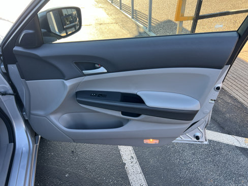 Used 2010 Honda Accord LX image 26
