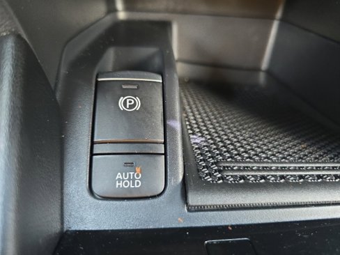 Used 2021 Nissan Kicks SR image 27