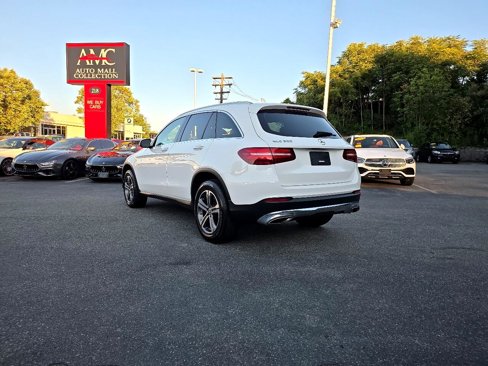 Used 2019 Mercedes-Benz GLC 300 4MATIC w/ Premium Package image 11