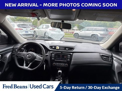Used 2018 Nissan Rogue S image 12
