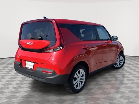 Used 2022 Kia Soul LX image 4