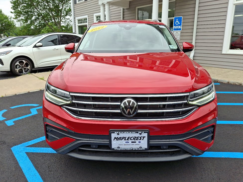 Used 2022 Volkswagen Tiguan SE image 2