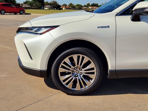 Used 2021 Toyota Venza XLE image 8