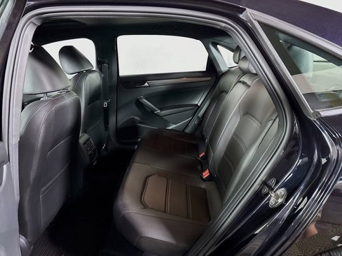 Certified 2021 Volkswagen Passat 2.0T R-Line image 22