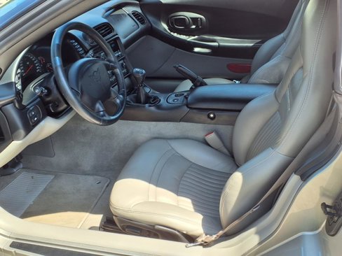 Used 2001 Chevrolet Corvette Convertible w/ Preferred Equipment Group2 image 11