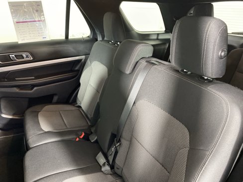 Used 2017 Ford Explorer XLT image 30