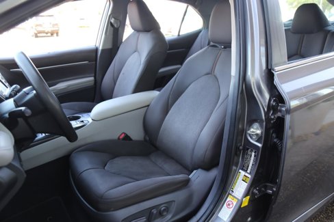 Used 2019 Toyota Camry LE image 11