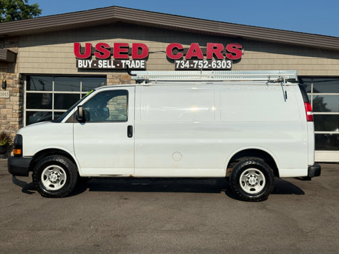 Used 2018 Chevrolet Express 3500 w/ Driver Convenience Package image 2