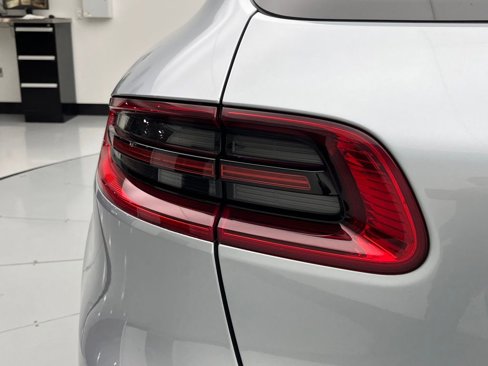 Used 2017 Porsche Macan Turbo image 50