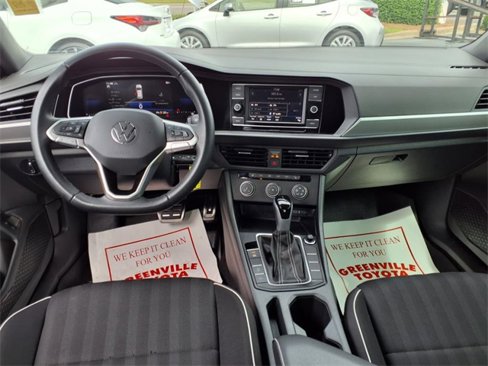 Used 2024 Volkswagen Jetta Sport image 9