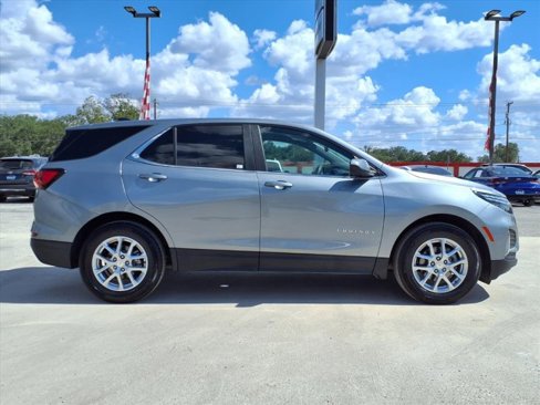 Used 2023 Chevrolet Equinox LT image 2