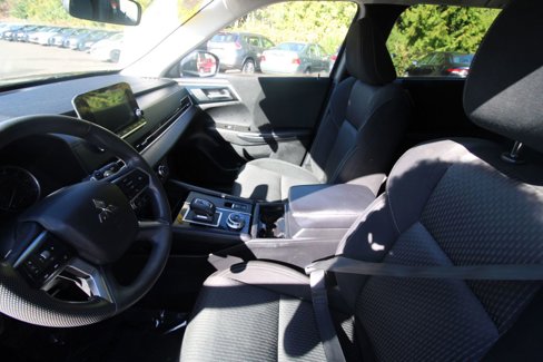 Used 2022 Mitsubishi Outlander ES image 10