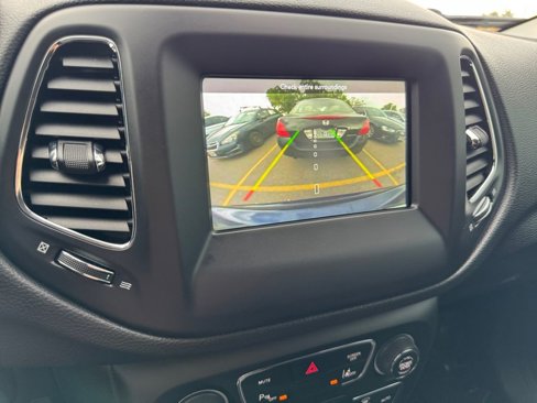 Used 2020 Jeep Compass Latitude image 24
