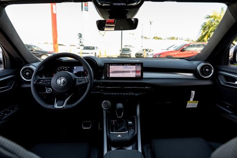 New 2025 Alfa Romeo Tonale w/ Premium Package image 17