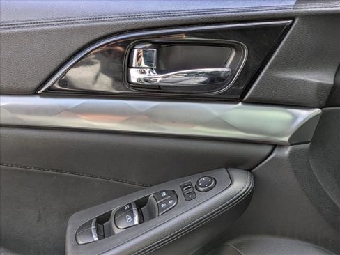 Used 2017 Nissan Maxima SR w/ Midnight Edition image 11