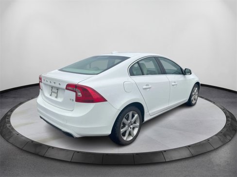 Used 2016 Volvo S60 T5 Premier image 5