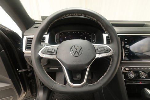 Used 2022 Volkswagen Atlas Cross Sport SE image 38