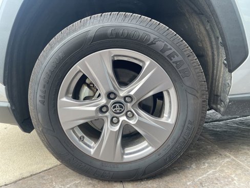 Used 2022 Toyota RAV4 XLE image 9