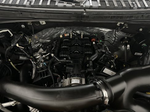 Used 2018 Ford Expedition XLT w/ Equipment Group 202A image 7