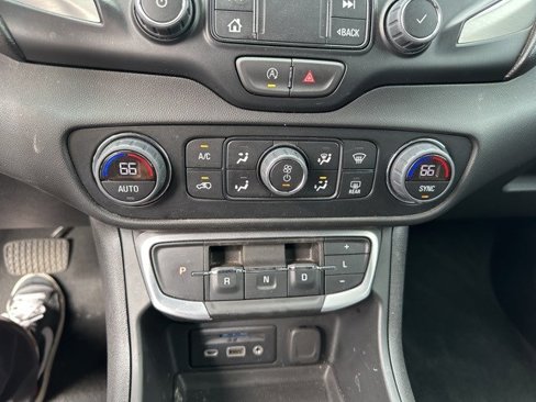 Used 2024 GMC Terrain SLT image 14