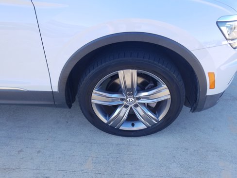 Used 2018 Volkswagen Tiguan SEL Premium image 24