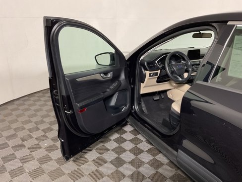 Used 2021 Ford Escape SE image 16