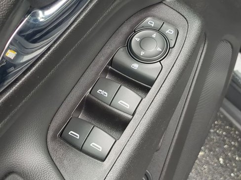Used 2020 Chevrolet Equinox Premier image 17