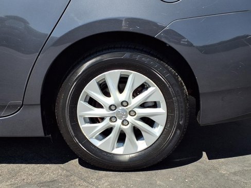 Used 2012 Toyota Prius Plug-In Hybrid image 4