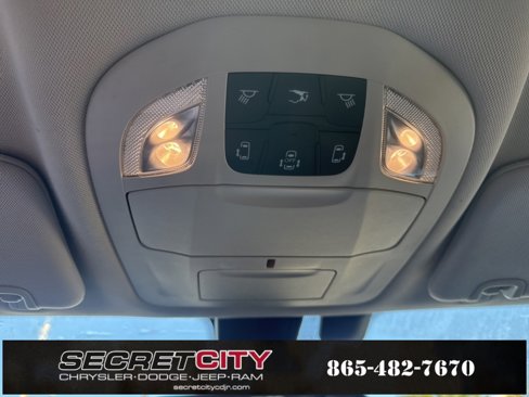 Used 2017 Chrysler Pacifica Touring-L image 32