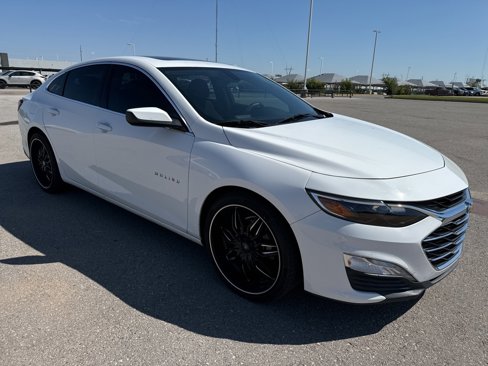 Used 2020 Chevrolet Malibu LT image 2
