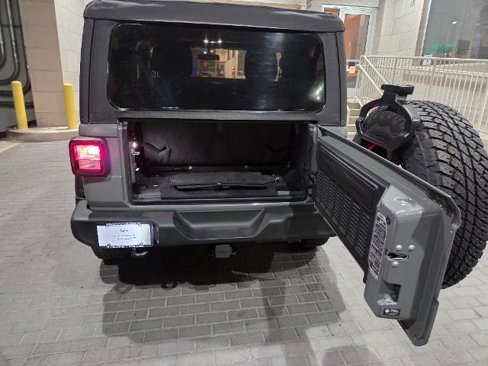 Used 2021 Jeep Wrangler Sport image 12