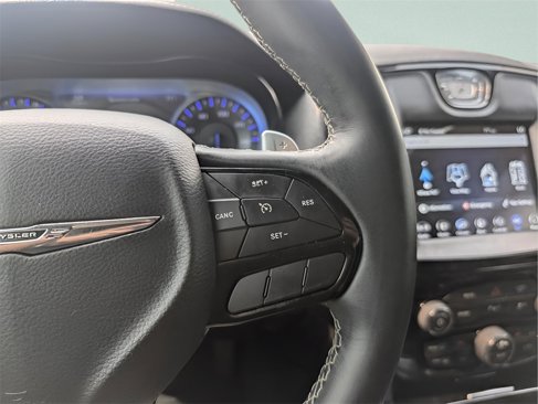 Used 2018 Chrysler 300 S w/ 300S Premium Group image 23