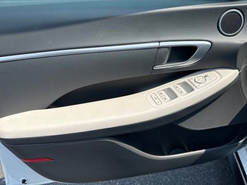 Certified 2023 Hyundai Sonata SE w/ Preferred Accessory Package image 9