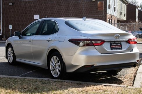 Used 2022 Toyota Camry LE image 8
