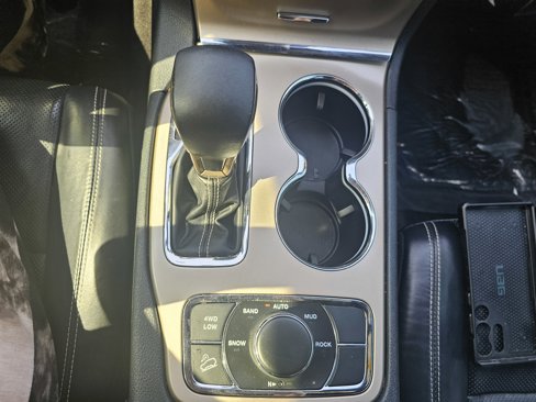 Used 2017 Jeep Grand Cherokee Limited w/ Luxury Group II image 24
