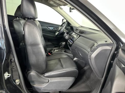 Used 2018 Nissan Rogue SV image 35
