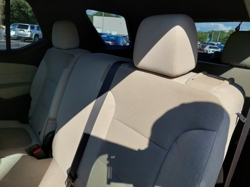 Used 2022 Chevrolet Traverse LS image 27