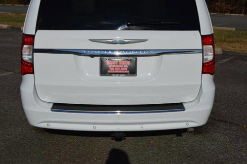 Used 2016 Chrysler Town & Country Touring-L image 60