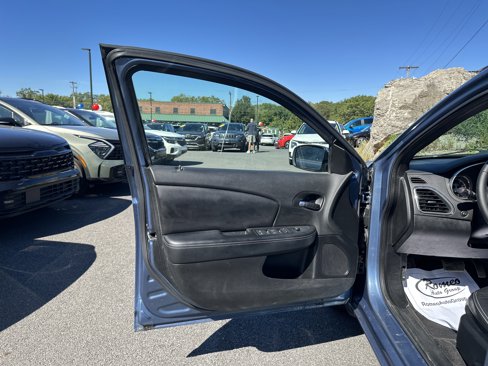 Used 2011 Chrysler 200 Limited image 10