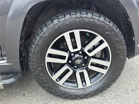 Used 2014 Toyota 4Runner Limited image 18