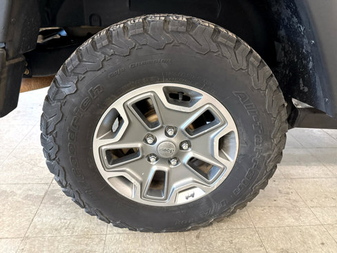 Used 2015 Jeep Wrangler Unlimited Rubicon w/ Max Tow Package image 62