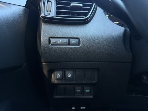 Used 2020 Nissan Rogue Sport SV image 13