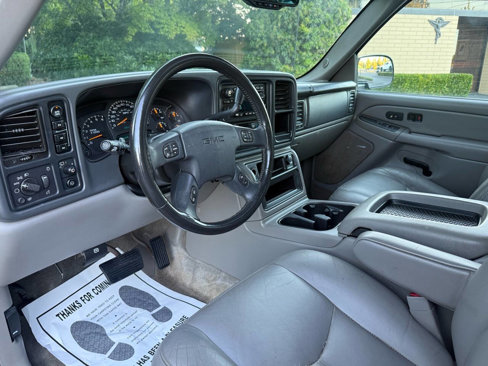 Used 2004 GMC Yukon SLT w/ 1SD Preferred Equipment Group image 8